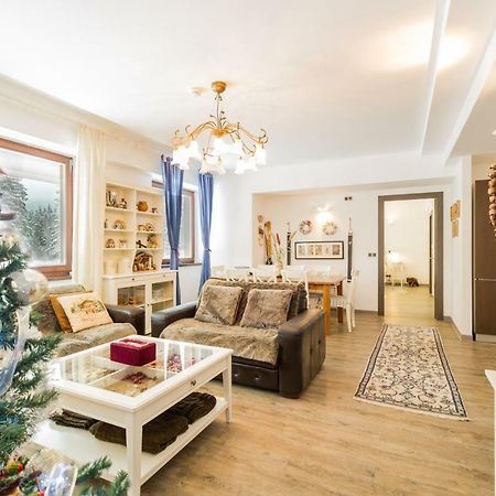 Charming 3-Bedroom Apartment 포이아나브라소프 외부 사진